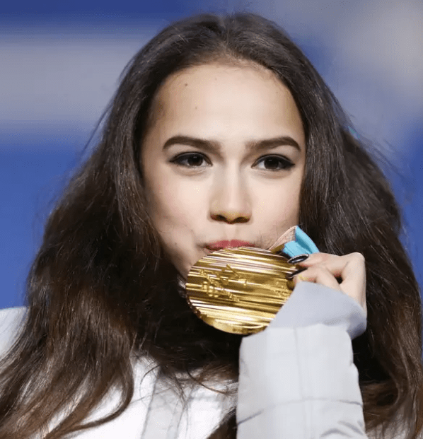 国际比赛日国王杯传出新动向，利物浦战术微调，管理层表态：底气十足，临场指挥获称赞