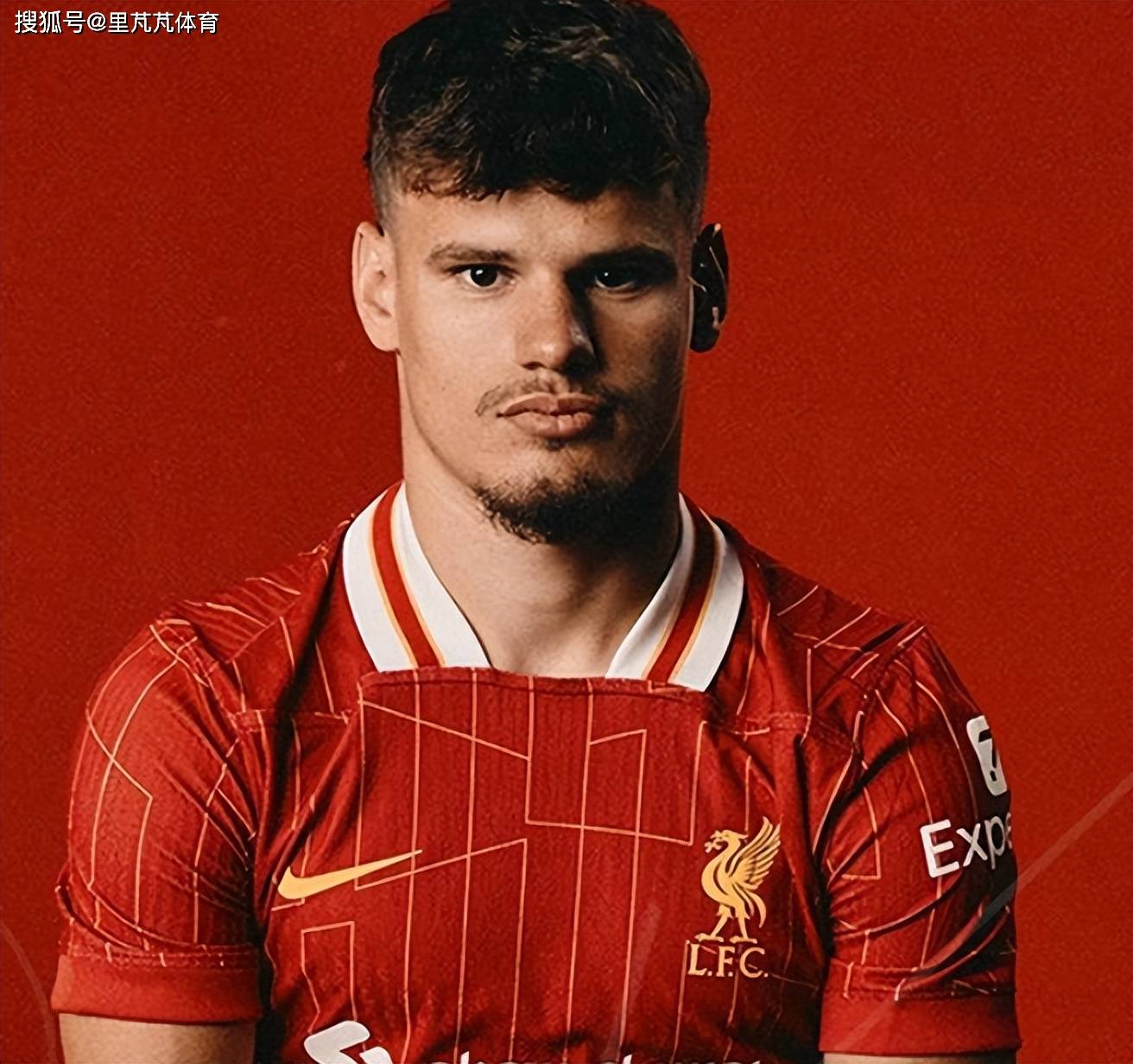 亚博app官网-利物浦训练开放日，窗口期官宣签约引欢呼，西甲在即，更衣室氛围转暖