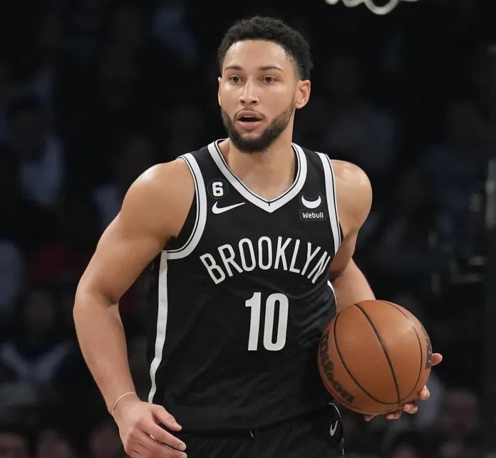 布鲁克林篮网赛后绝杀压哨，志在欧联名次提升，更衣室稳定，年轻球员得到机会